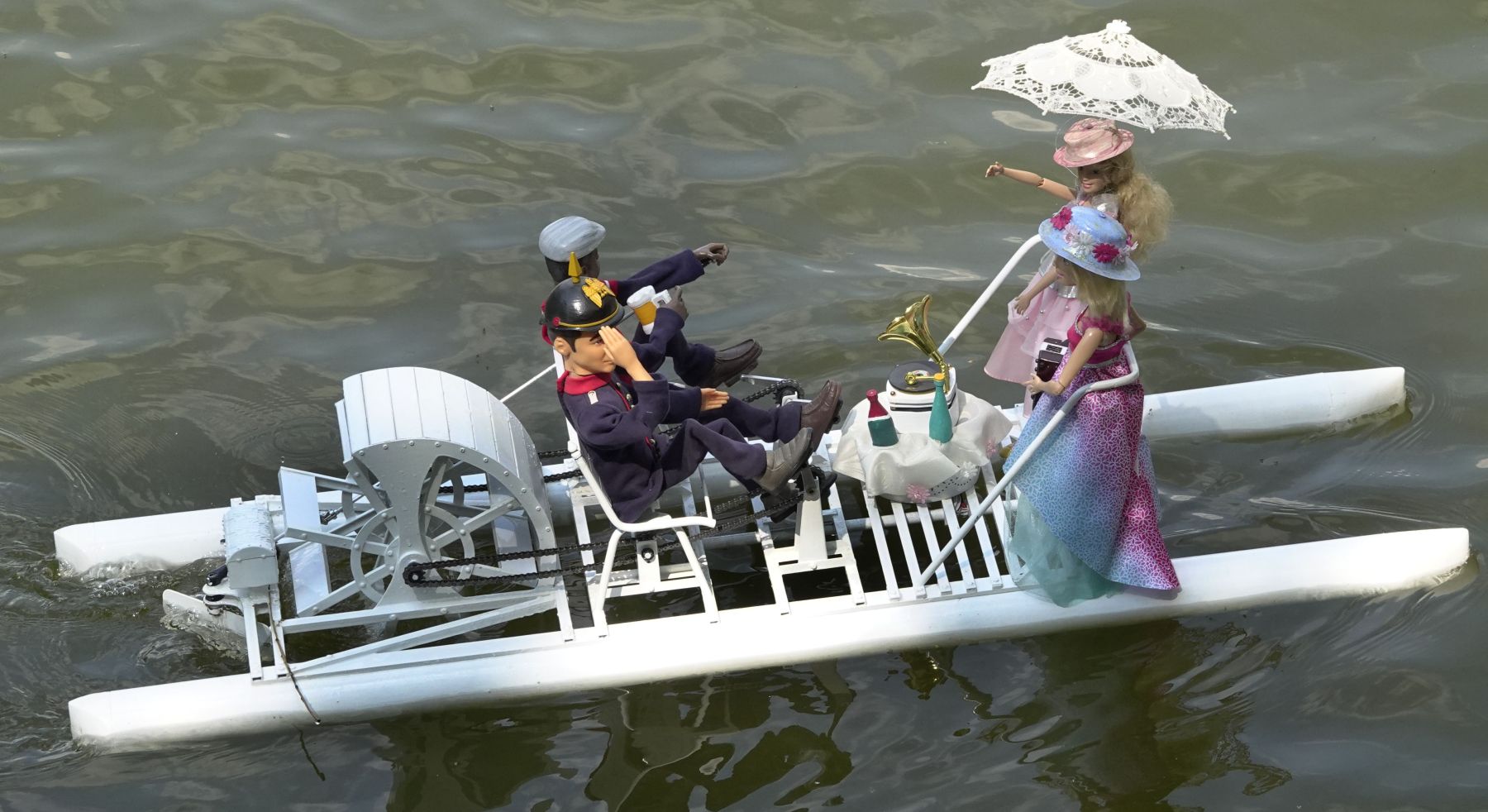 RC pedal boat with dolls